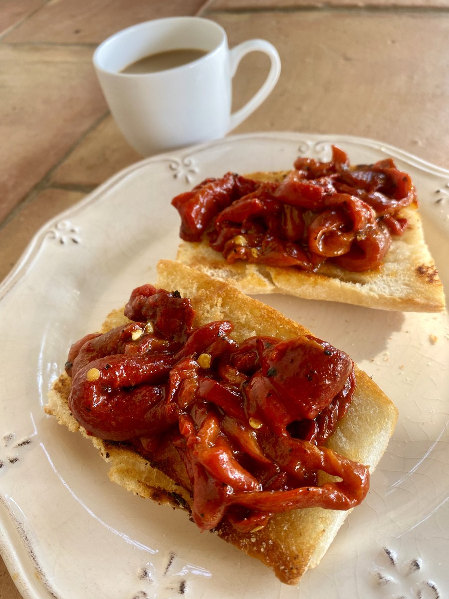 fernandohelado's tweet photo. Mi voto porque en hostelería un desayuno riojano, incluya inexorablemente una tostada con pimientos de Tricio. 

De TRI-CIO https://t.co/owsZfbU9Jd