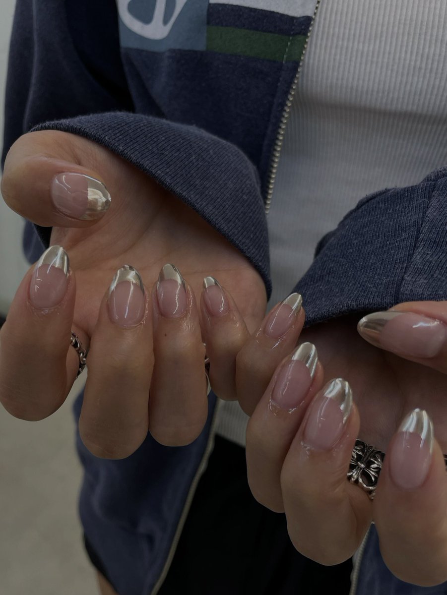 riuhalun's tweet photo. Aku dan nailsku yang baru, setelah menerjang panasnya dunia. 🥵🤍 https://t.co/FcXm7Rbo7n
