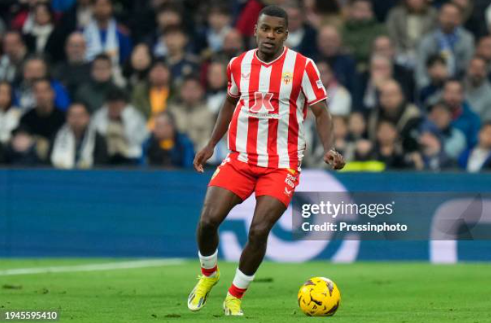 RadarGranota's tweet photo. Situación Segio Akieme:
Como llevamos hablando desde esta madrugada, el jugador no consiguió ser inscrito en LaLiga entonces se buscan alternativas de agentes libres para cubrir la posición, pero el tema es que está situación ya pasó con Laporte, tardaron 10 días,veremos 🧐 https://t.co/t0p0ERbty3