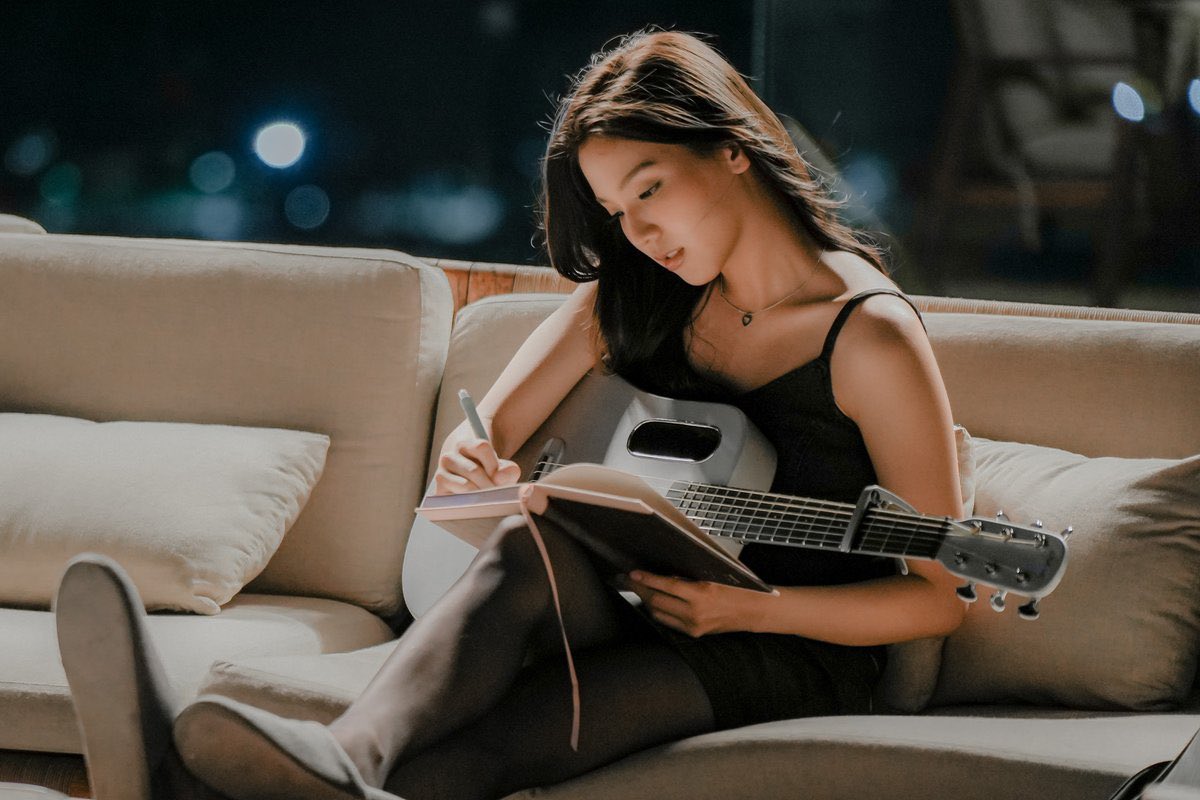 EBFoorever's tweet photo. Good morning Anyville! Today is Moonshadow day, and I’m hoping to see at least one little smile from my girl Key 🌙🎼

#MoonshadowSeries
#EmiBonnie https://t.co/EzVPaqWY52