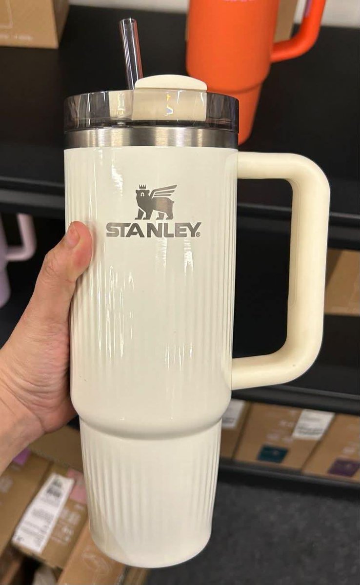Della675524's tweet photo. Ada yang mau ikut  jastip stanley  China- jepang #zenoung https://t.co/CnYvQhvjGU