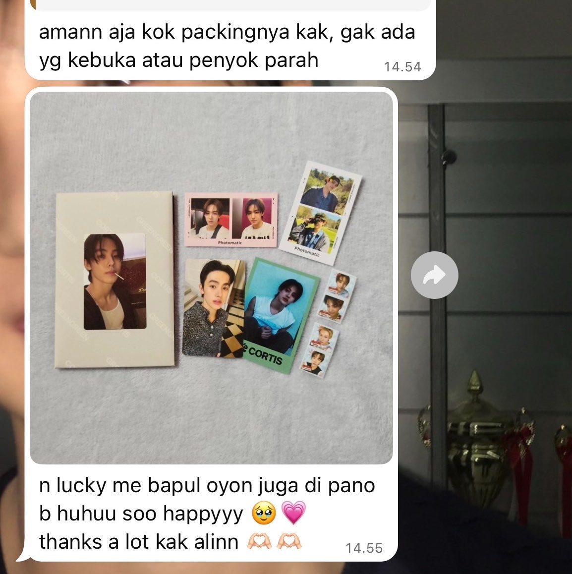 Acaistainedcoer's tweet photo. huhu seneng bgtt dpt review dan tema hari ini “Rezeki ga ke mana🥺🙏”. jualnya weverse random + pob pypd (pilih prio pas sampai ina). waktu itu yg mau pot b 2, tp akhirnya satu pot b dan pano b. in the end,22nya plg dpt biasnya T.T GEMEC SMG AKU SEHARUM ini juga yah T.T https://t.co/fkqL08G8EL