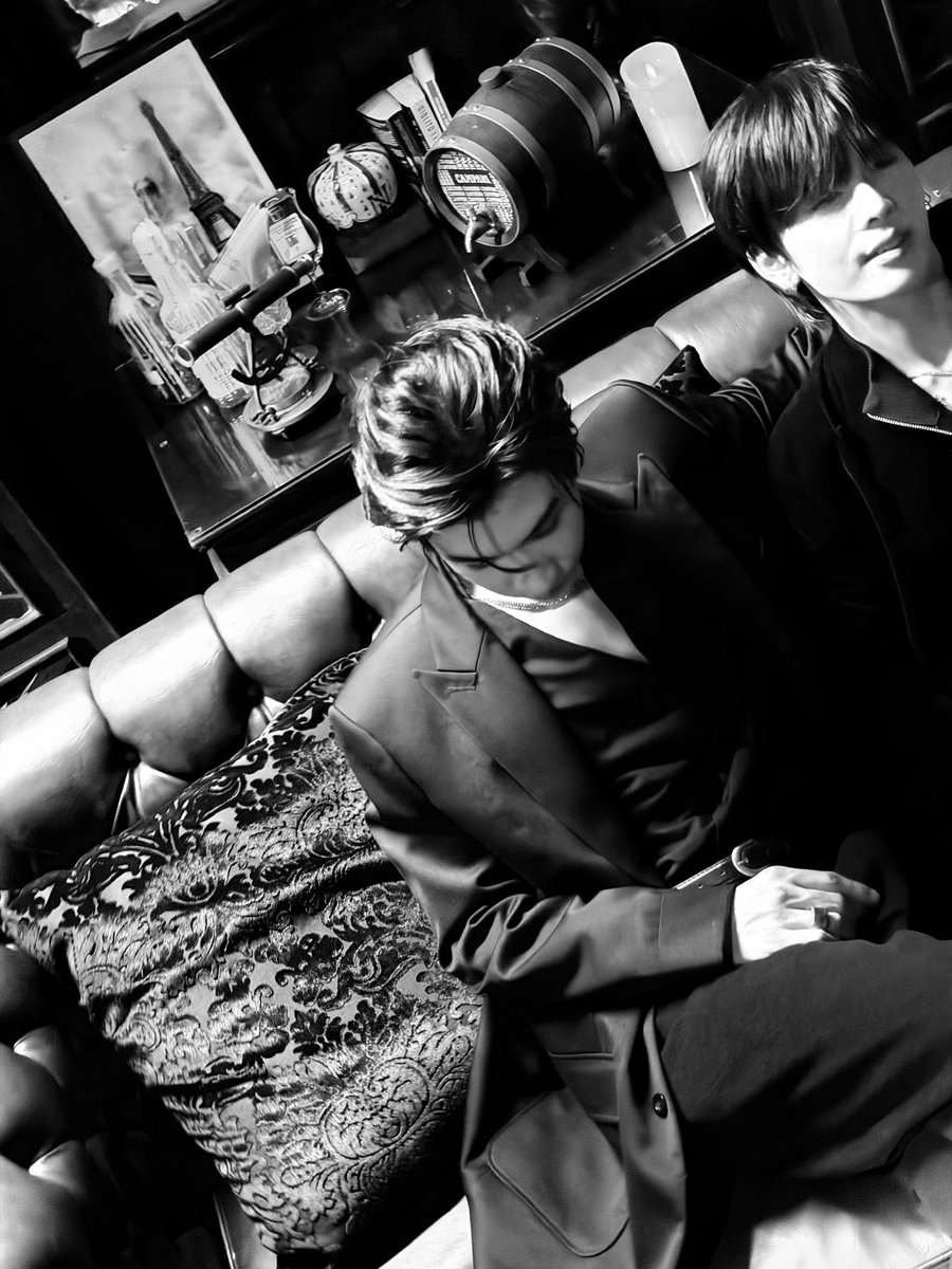 LyraN24554's tweet photo. Heartbound is coming, little devils!🖤🤍
I need more PerthSanta besties before GunAiyara era begins 🥹🫶
Come be friends! Follow me~ I’ll fb ASAP✨🙌🏻

#HeartboundSeries
#เดวิลจิ๋วหาเพื่อนรอเพิร์ธแซนต้า 
#แลกฟอลรอเทรนด์เพิร์ธแซนต้า 
#PerthSanta #เพิร์ธแซนต้า
#PerthTanapon #Santapp https://t.co/m0QCwk0AFg