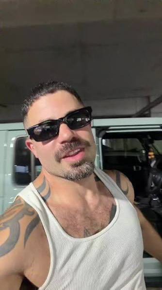 HuckStephe93536's tweet photo. Good 😊 morning my fans and families ❤️🖤🤍 https://t.co/pBOYgSSmyc