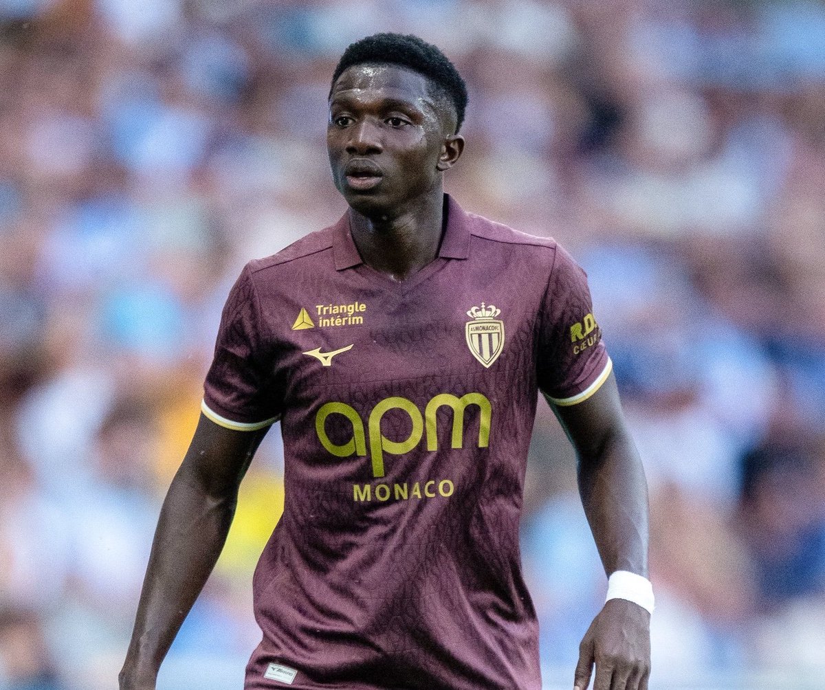 DerinGSMeclisi's tweet photo. Sağlam bir orta saha ile transfer döneminde aranızı açtığınız taraftarla buzları eritme fırsatı önünüzde. Lamine Camara da Camavinga gibi Galatasaray'ı aciliyetindeki tercih olmalıdır. Hatta şu an tüm uğraşlar buraya yönlenmelidir. @GalatasaraySK https://t.co/SB8MPvW8Jq