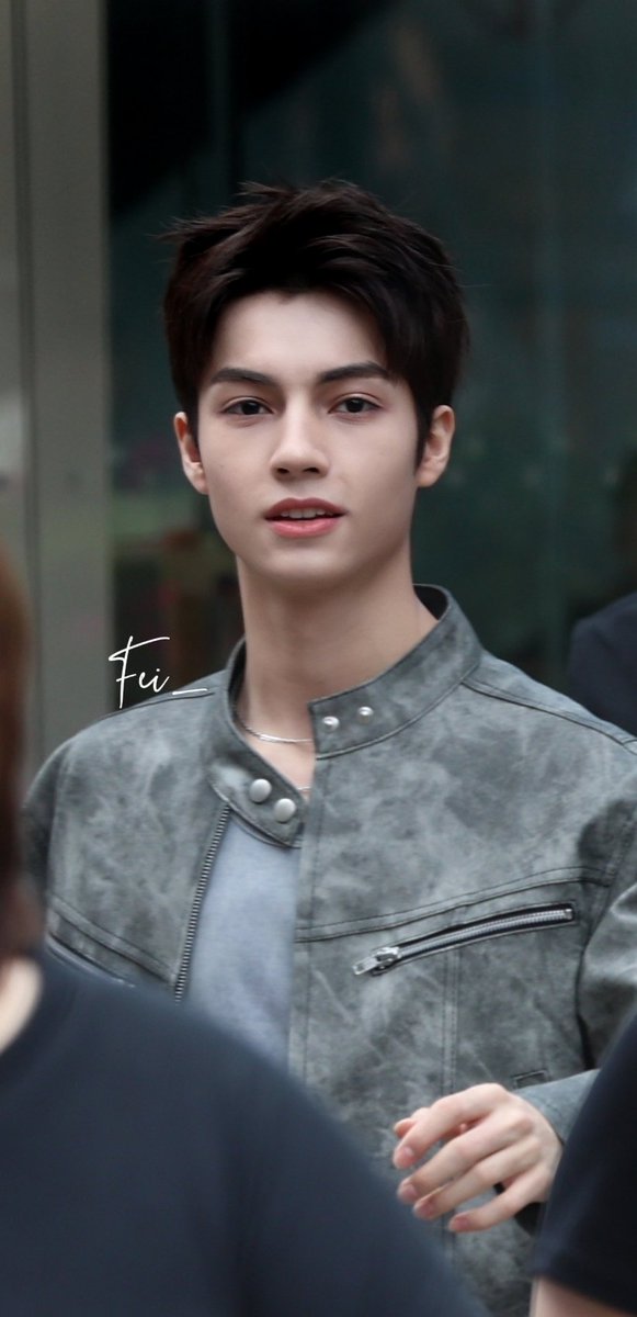 Favorite0526's tweet photo. 2026 0216 Thailand
A very handsome boy
#Charliemullis  #smtr25charlie #찰리 https://t.co/G2gGEuXVie