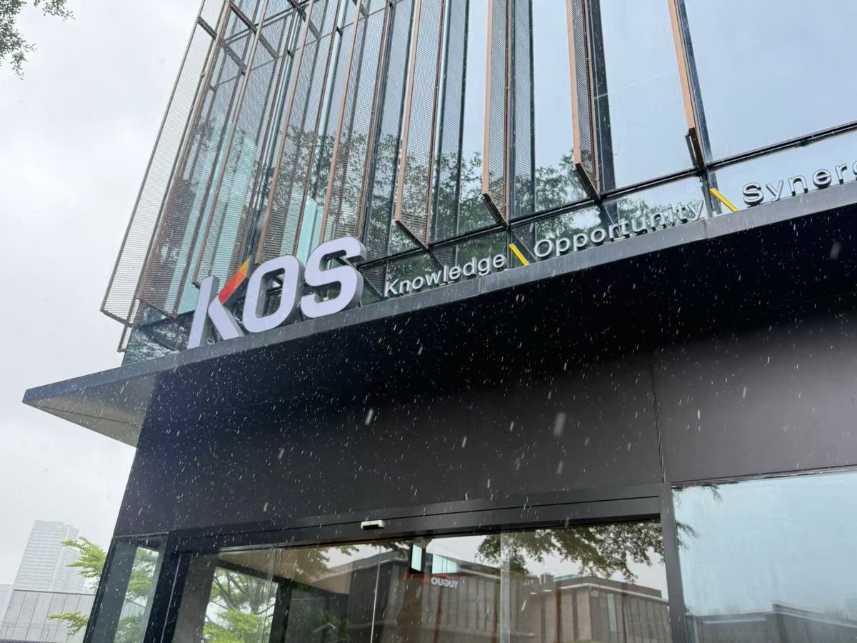 kosxai's tweet photo. 咖啡厅进度60%

位置在深圳前海

在这里喝着咖啡，刷刷X，Vibe coding 是不是很惬意呢

如果说还有免费Token用呢？ https://t.co/eyo0e1LOsC