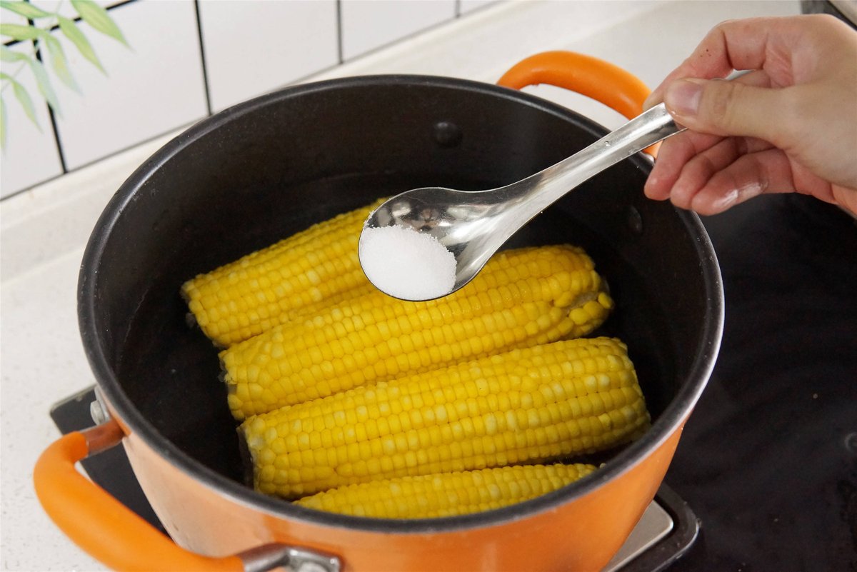 CampusKkt's tweet photo. Just tried @localfarm fresh sweet corn—juicy, sun-kissed, and no starchy aftertaste at all! Perfect for a quick summer stir-fry or grilled snack. Your next BBQ needs this! https://t.co/7zwf2azYtR