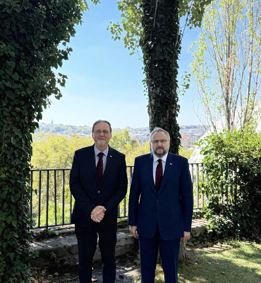 yeeorgtr's tweet photo. Mimar Sinan Güzel Sanatlar Üniversitesi Rektörü Prof. Dr. Ahmet Sacit Açıkgözoğlu, Yunus Emre Enstitüsü Başkanı Prof. Dr. Selim Argun’u Tophane-i Âmire Kültür ve Sanat Merkezi’nde ağırladı.

Görüşmede, farklı alanlarda yürütülebilecek akademik, kültürel ve sanatsal iş birlikleri üzerine değerlendirmelerde bulunuldu.

Sayın Açıkgözoğlu’na nazik ev sahipliği ve kıymetli temennileri için teşekkür ederiz.

@msgsuniversite 

#YunusEmreEnstitüsü #MSGSU