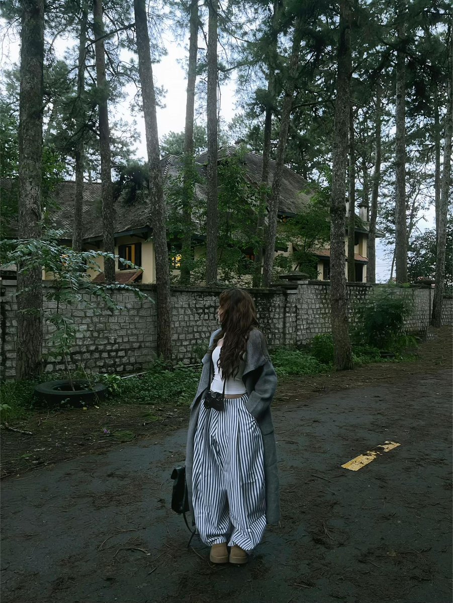 RachelleFeorr's tweet photo. 静寂が深ま���とき、思考の密度だけが妙に高まっていく。結局、自分自��の輪郭を捉えるために必要な距離感とはどれくらいなのだろう。 https://t.co/ilvnnJRWV0