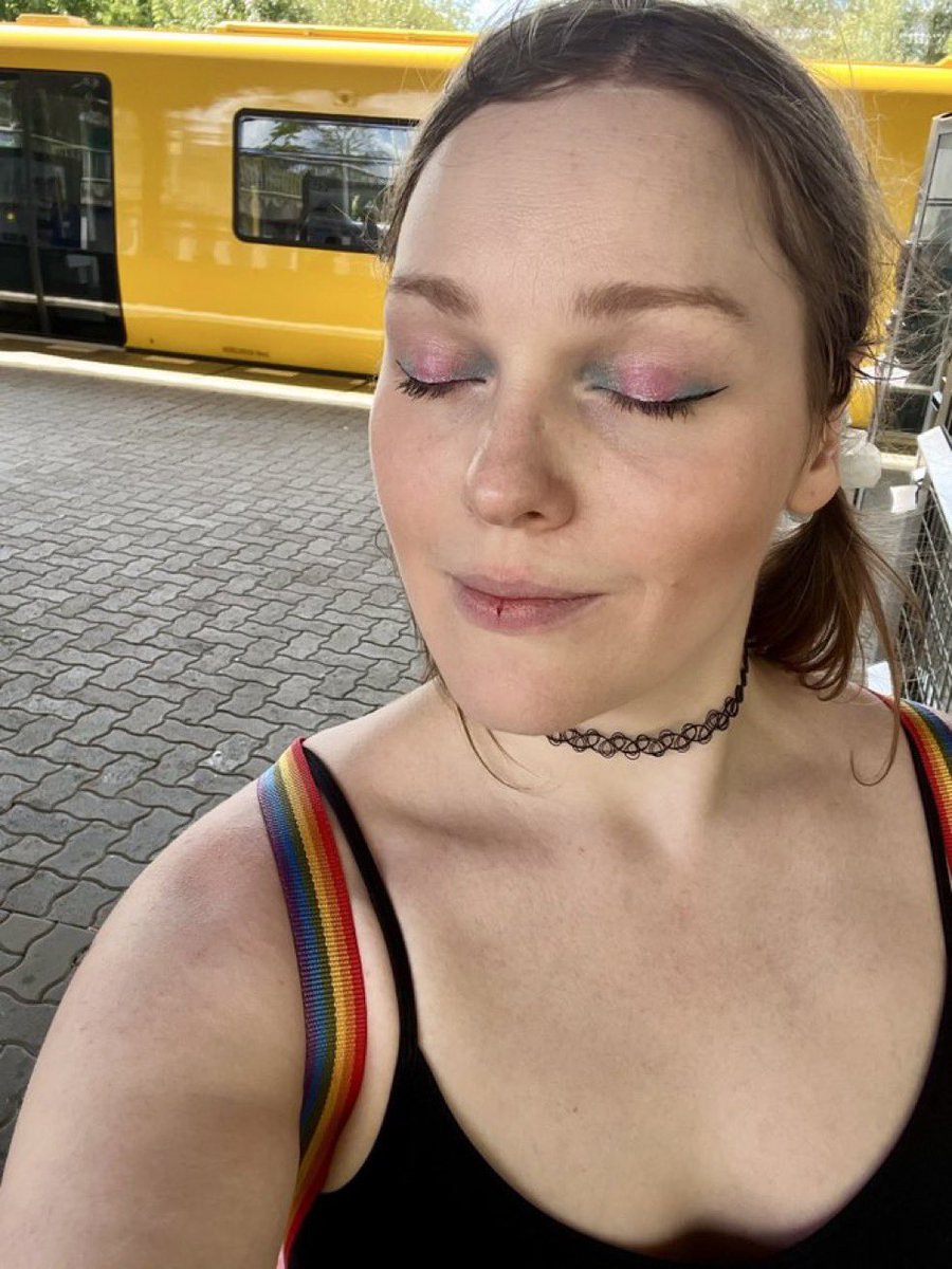 AngelikaTasha's tweet photo. 💋 Guten Morgen, ihr wunderbaren Menschen! Möge euer Dienstag so schön sein wie euer Herz und so strahlend wie euer Lächeln. 🌹 https://t.co/S9lBRu3RW4