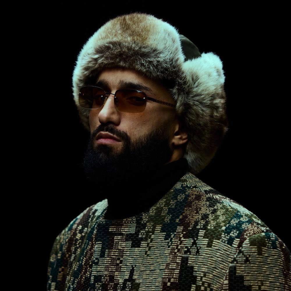 rvpfr__'s tweet photo. 🚨NIRO RÉVÈLE AVOIR DÉMARCHÉ THEODORA POUR UN FEAT, MAIS ELLE A REFUSÉ ! ❌

🗣️ « J’ai déjà essayé de collaborer avec Theodora, parce que j’aime bien son état d’esprit, son délire, enfin j’aimais bien en tout cas. Mais elle était pas forcément intéressée, d’après ce que mon gars m’a dit, il m’a dit : "Ouais, elle a dit que vous êtes pas de la même génération, etc." Mais elle a quand même collaboré avec Gims, qui est de la même génération, donc je n’ai pas trop compris le… 

Mais bon, j’en veux à personne moi, tranquille. Je respecte l’artiste qu’elle est et ça me va. »
