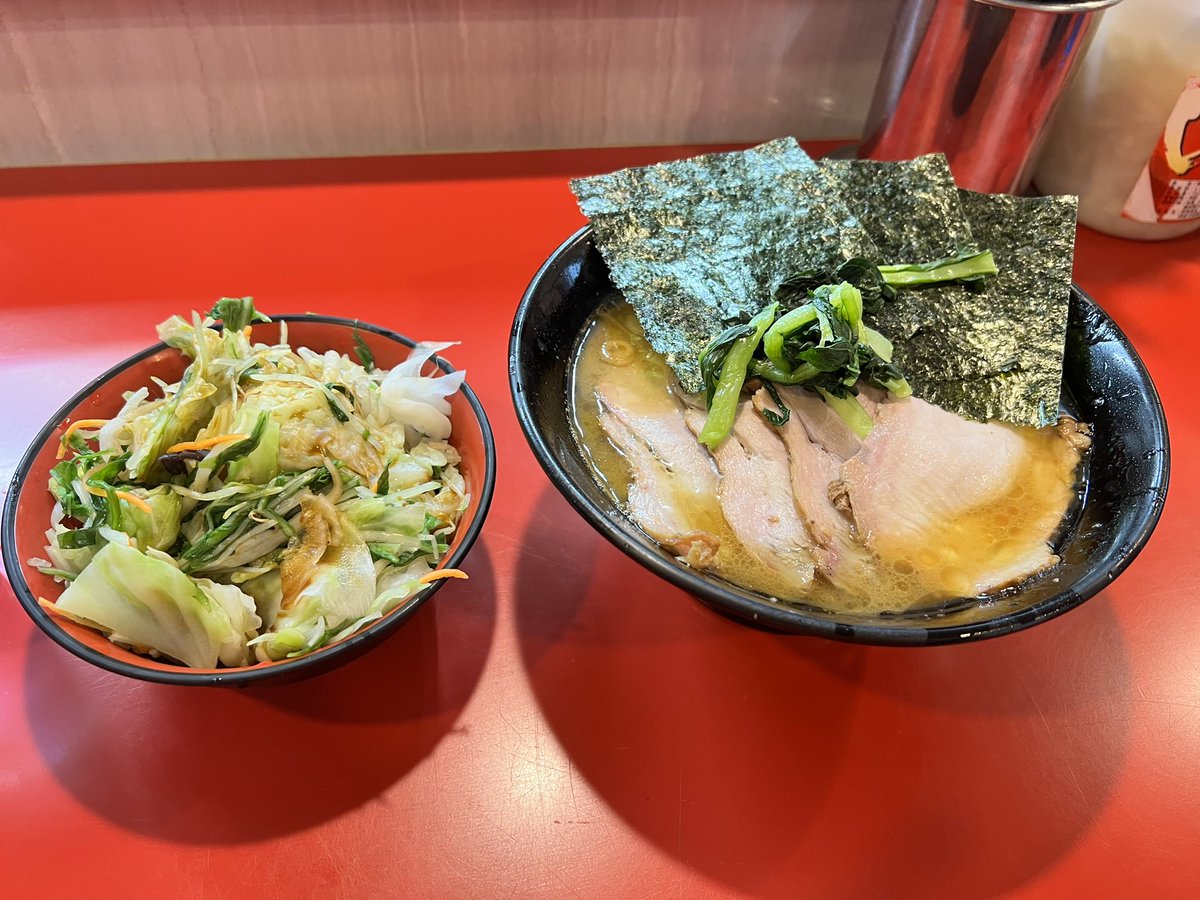 icchuguitarviol's tweet photo. 吉村家
チャーシュー麺+野菜畑
これぞザ・源流 https://t.co/KTyFpaXmMW