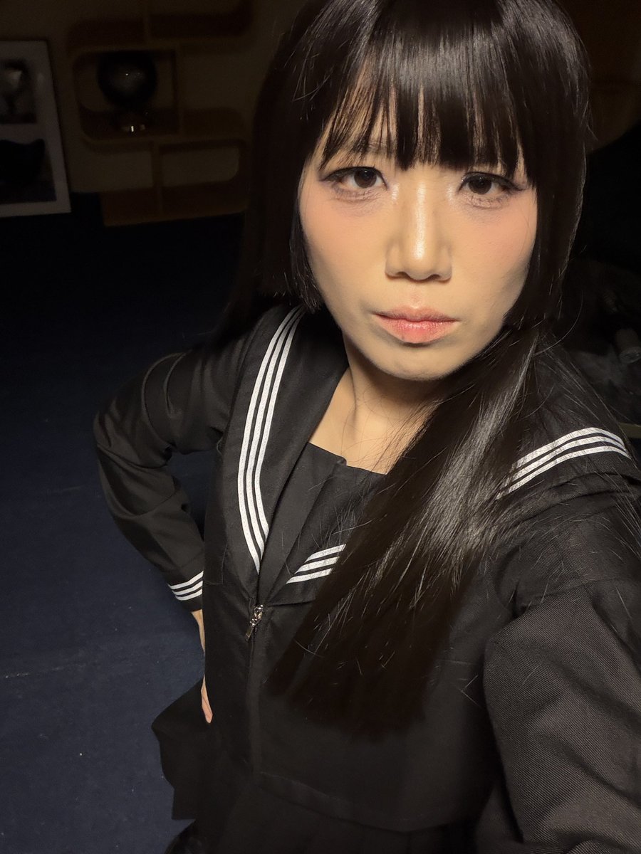 56yenyen56's tweet photo. 긴머리가발 쓰게돼서
몇년간 장발 하지 않았고 앞으로도 할계획이 없기에 어떤 모습일지 약간 헤헤두근두근 했으나
카메라를 켠 후 그냥 장발의 아버지를 마주하게된 슬픈여자의 사연을 아시오? https://t.co/agDDl2n3nN