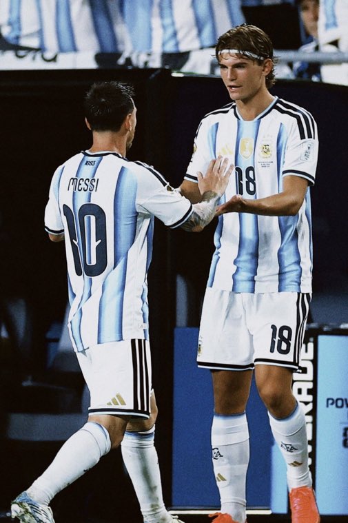 pazismoo's tweet photo. 🚨 BREAKING: Nico Paz is emerging as a leading candidate to become Argentina’s new No. 10 after Lionel Messi.

 @ESPNArgentina 💣💣 👕 https://t.co/OZuHu4lAmA