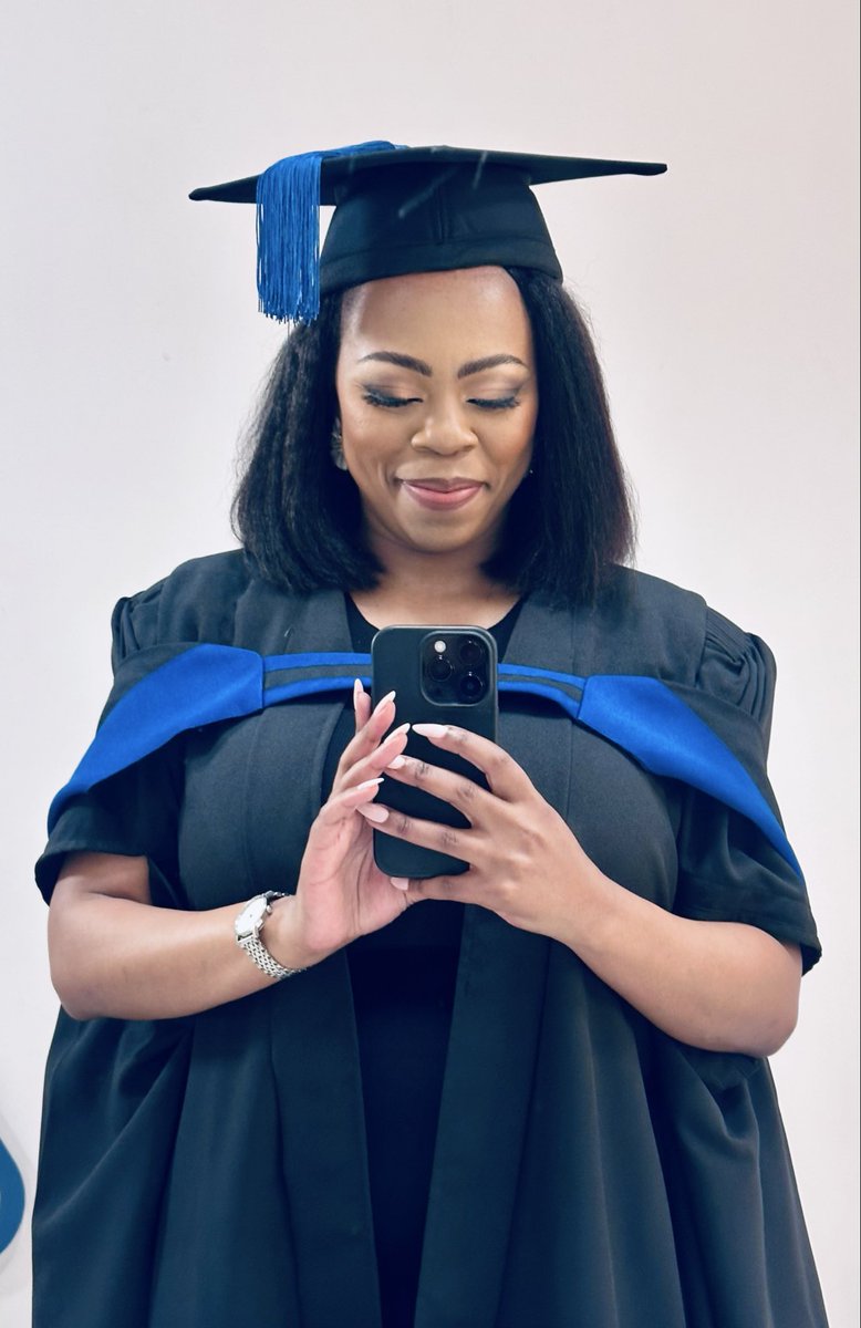 lulu_luwela's tweet photo. Mama ka Harlem picked up her 4th cap 🔥🎓 https://t.co/4TlQf0yML2