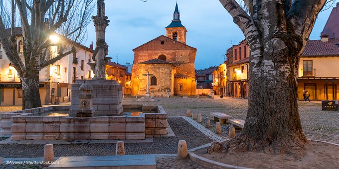 CyLEsVida's tweet photo. Plaza del Grano, León https://t.co/wvzan4MHFj