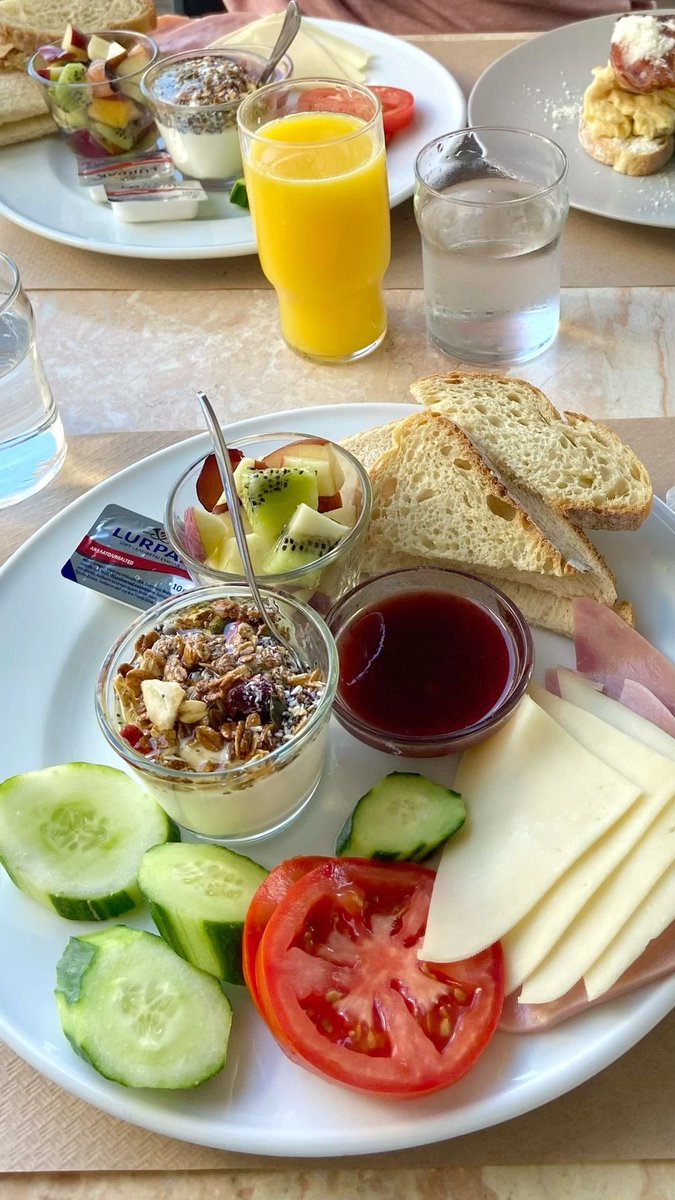 Erenay1l's tweet photo. Todays breakfast 😋 https://t.co/8wGL5L3fvE