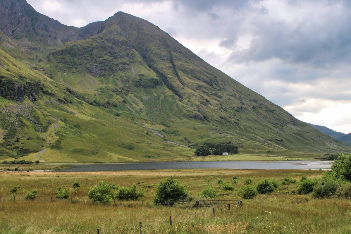 Highlandsphoto1's tweet photo. Achnambeithach Cottage &amp; Loch Achtriochtan, near Glencoe. Scotland 🏴󠁧󠁢󠁳󠁣󠁴󠁿 https://t.co/KAOV2pBsj7