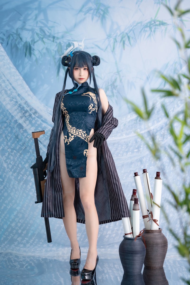 UraPhotography's tweet photo. 玄龍門門主的絕對威嚴與禁忌美感……妃咲降臨 🐉🖤
危険で美しく愛くるしいキサキ会長。

@alacosplay 
#蔚藍檔案 #碧藍檔案 #ブルアカ #BlueArchive #妃咲 #キサキ #Kisaki #KisakiCosplay #裏攝影 #NSFW #大尺度寫真 https://t.co/g0H228xFpa