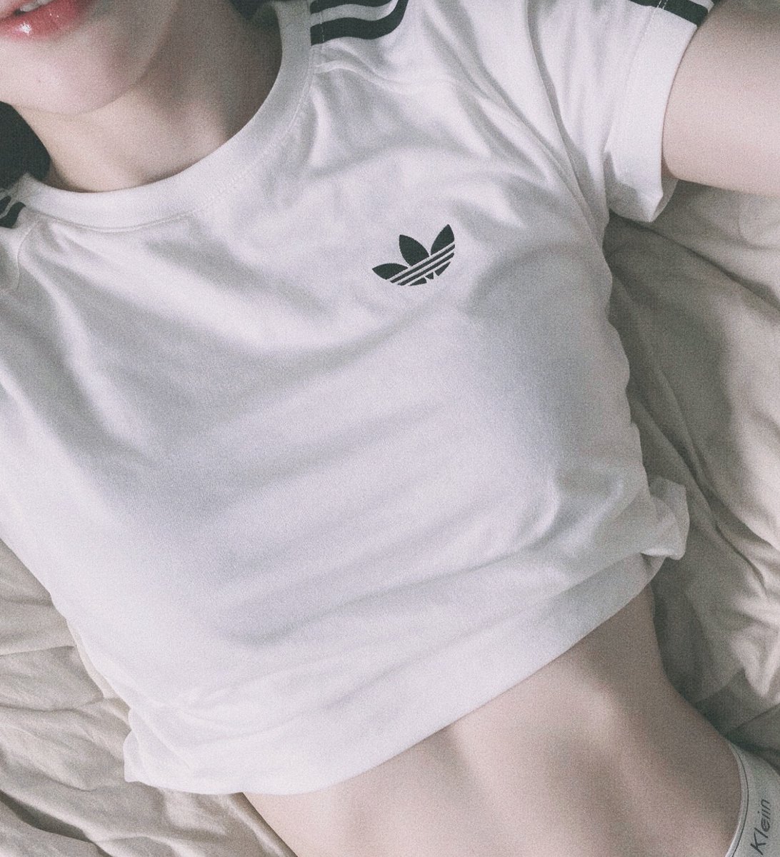 Zirclexoxo's tweet photo. 試下先
唔露樣就唔算太多啦係咪？
但如��拉高多DD……🙈

（我而家合理化緊成件事，唔好拆穿我 😝）

#港女 #表演型I人 #HKOL #ootd #露出癖 #其實人性就是這樣的我知道自己在拍什麼我也知道你在看什麼 https://t.co/j4EbrNEQQQ