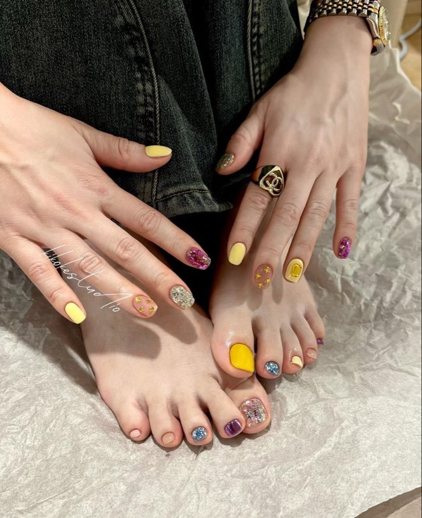 tulipzone's tweet photo. Nail polish 💅 🌈 https://t.co/wzMYA3ZbZw