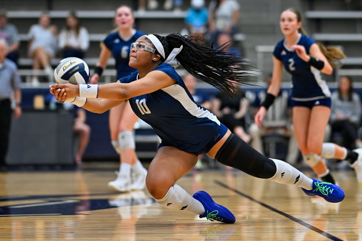 lorenziniphotog's tweet photo. The Lady Jags, in front of growing crowds were hitting on all cylinders in their saaahhhweep of mighty Southlake! https://t.co/jRTWgHdqlf