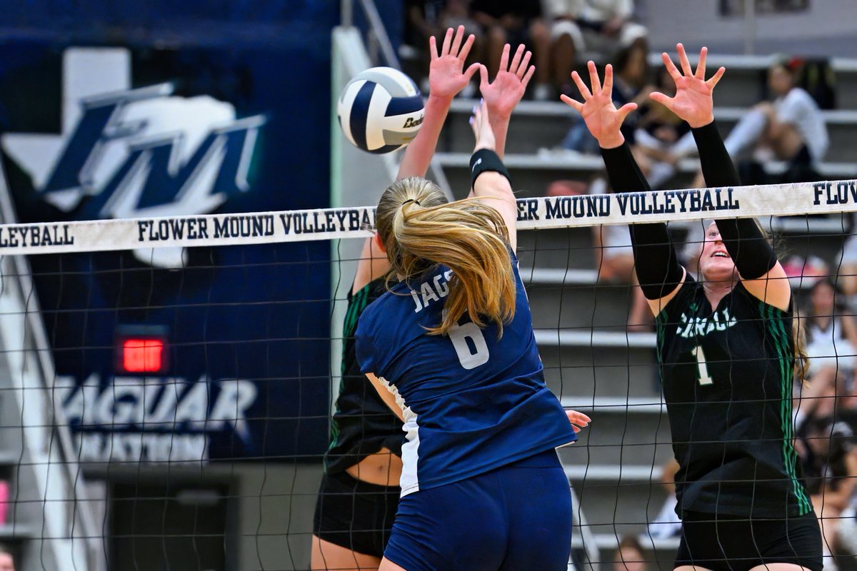 lorenziniphotog's tweet photo. The Lady Jags, in front of growing crowds were hitting on all cylinders in their saaahhhweep of mighty Southlake! https://t.co/jRTWgHdqlf