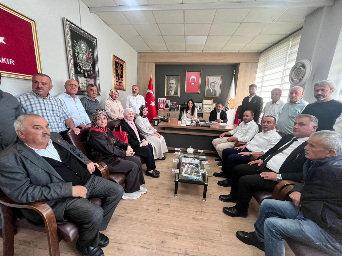 CK_Samsun's tweet photo. 📍@akpartikavak İlçe Başkanlığı’mızdayız.

İlçe Başkanımız Sn. @onurbkr55, İlçe Yönetim Kurulu Üyelerimiz ve AK Parti’miz çatısı altında omuz omuza  yol yürüdüğümüz teşkilatımızla bir araya gelerek ilçemize ve şehrimize yönelik çalışmalarımızı değerlendirdik. https://t.co/3izYFeSAx4