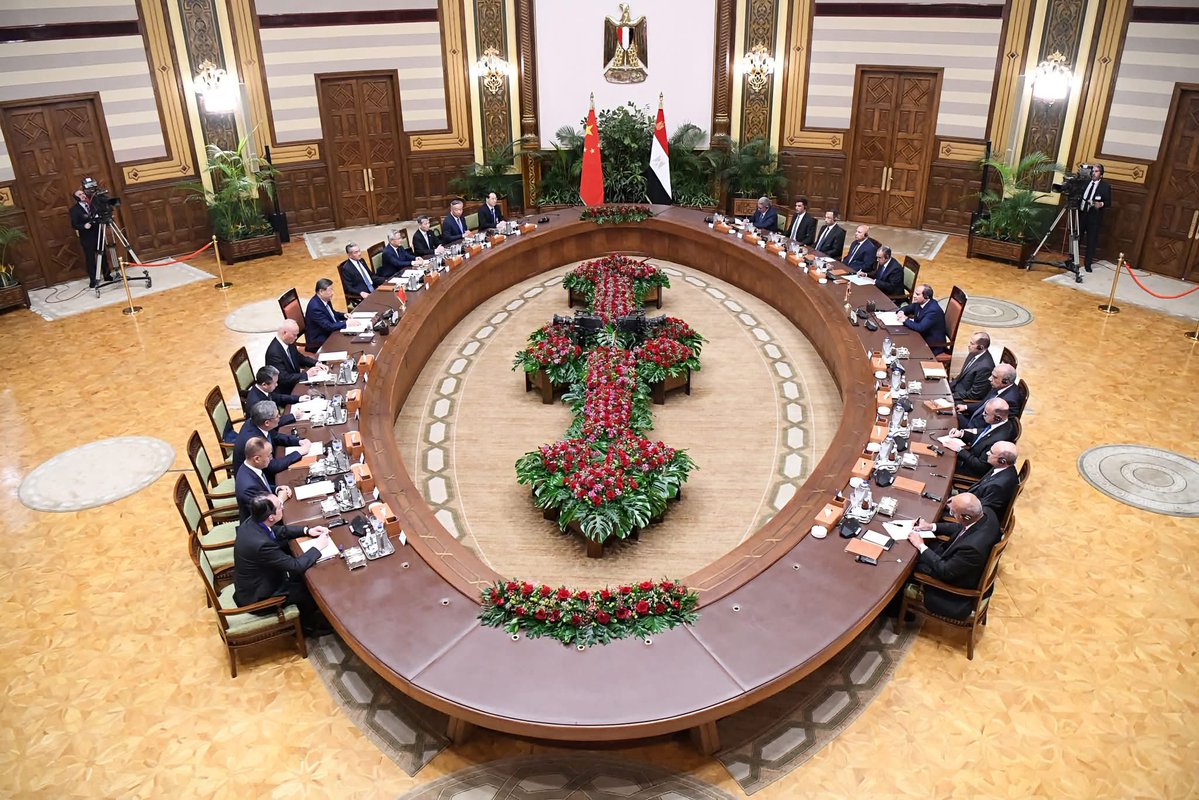 SISEGY's tweet photo. استقبل الرئيس عبد الفتاح السيسي، والسيدة انتصار السيسي قرينة السيد رئيس الجمهورية، بقصر الاتحادية اليوم، الرئيس الصيني شي جينبينج والسيدة قرينته، وذلك في إطار الزيارة الرسمية التي يقوم بها الرئيس الصيني إلى مصر. https://t.co/4vA6mTeArD