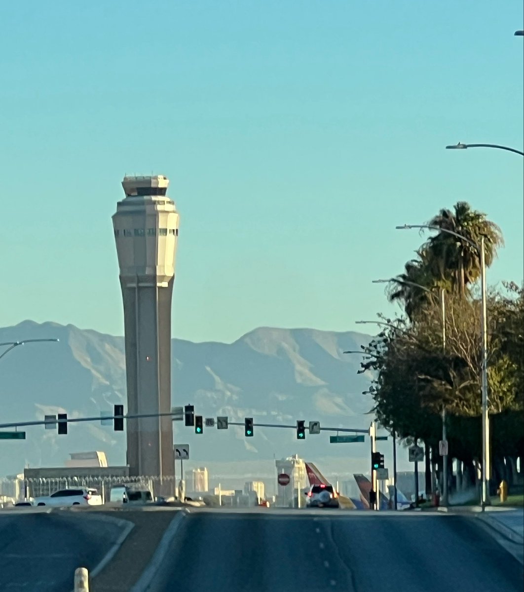 elguerolanchero's tweet photo. #vegas #airport #casinos #baseballpark
Las Vegas this morning , you can see update on the baseball ⚾️ park too. https://t.co/L3Hja0DgcR