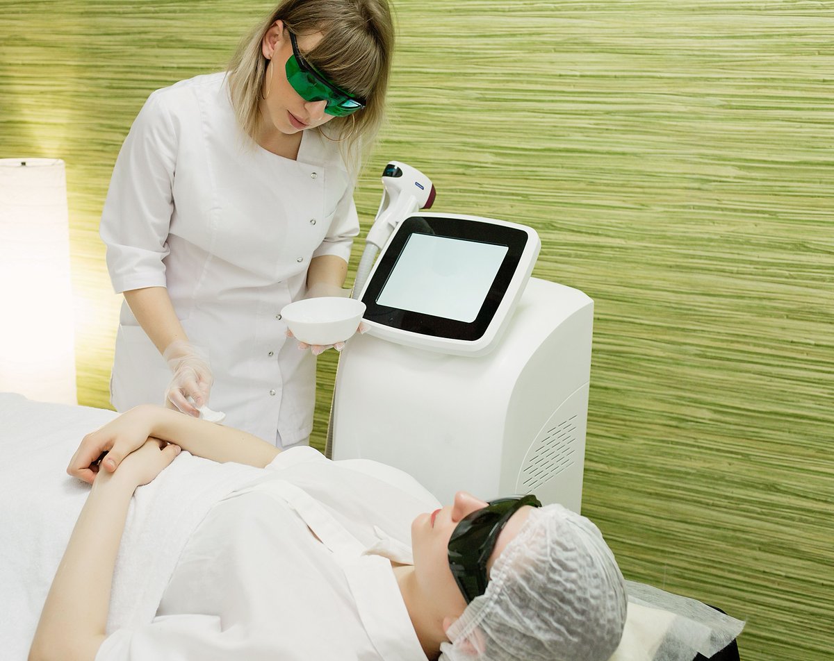 MedspaAnewskin's tweet photo. Ready for smooth skin? Experience professional laser hair removal for back and shoulders at AnewSkin Medical Spa. Safe, effective, and tailored to your needs by our expert team. Book your session today and achieve your skincare goals! ✨ #Medspa #clinic #Aesthetics #beauty https://t.co/EG8gPkqhUv