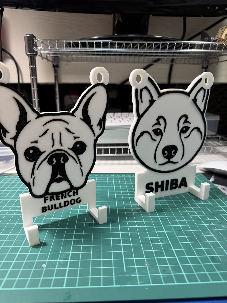 samuneil1124's tweet photo. 3Dプリンタでオリジナル犬グッズを色々制作中🐶
フレブル＆シバイヌフックは「ちくちく雑貨店」で販売開始！写真から作る「うちの子グッズ」も商品化目指して試作中😁

次は松原ふれあい祭！
📅9/27(日)10:00〜14:00
📍高梁グリーンパーク

#3Dプリンタ #松原ふれあい祭 https://t.co/KuNz7V2L0u
