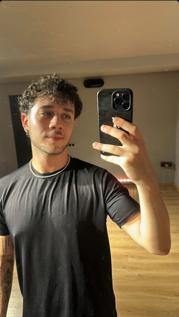 UmitArchivess's tweet photo. Ümit'in Instagram stroysi🔥 https://t.co/sfWyB31nxO