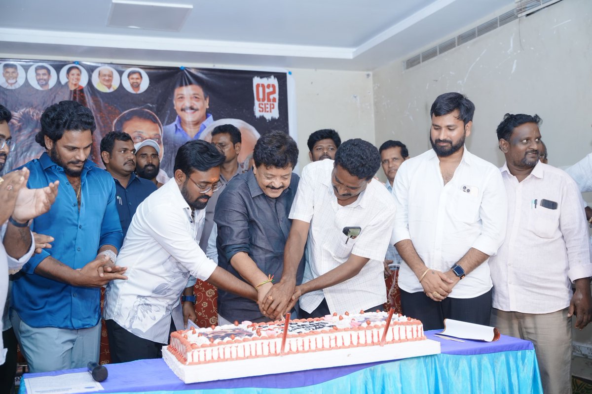 kanduladurgesh's tweet photo. రాజమహేంద్రవరం రూరల్ నియోజకవర్గం కాతేరు గ్రామంలో జనసేన నాయకులు శ్రీ కె. పోసిబాబు గారి ఆధ్వర్యంలో నిర్వహించిన జనసేనాని శ్రీ పవన్ కళ్యాణ్ గారి జన్మదినోత్సవ వేడుకల్లో పాల్గొనడం జరిగింది.

ఈ సందర్భంగా ఉచిత కంటి వైద్య శిబిరం, డెంటల్ క్యాంప్ నిర్వహించి ప్రజలకు వైద్య సేవలు అందించడంతో పాటు, కంటి పరీక్షలు నిర్వహించి అవసరమైన వారికి ఉచితంగా కళ్లజోళ్లను పంపిణీ చేయడం అభినందనీయం.

@PawanKalyan @JanaSenaParty 

#HBDJanaSenaniPawanKalyan