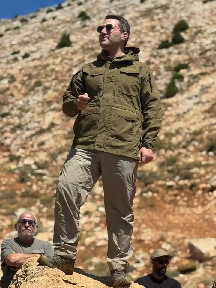 JamilJemmo's tweet photo. من وكر النسور لا يخرج إلا النسور نديم الجميّل لا يهاب المواجهة ولا يبيع دماء الشهداء على طاولات التسويات .

لا يركع لمن يحمل السلاح، ولا يحني رأسه أمام التهديد شجاعة البشير تجري في عروقه وتتكلم بلسانه .
#نديم_بشير_الجميّل https://t.co/bJmnaUZSIA
