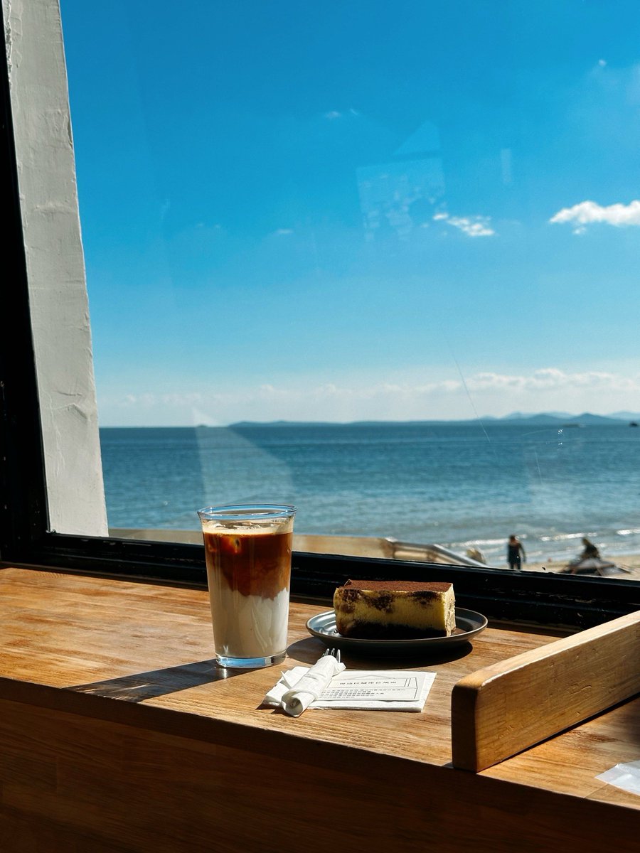 drajityadav18's tweet photo. Just stumbled on a hidden coastal café where salt-kissed pastries meet sunset views. This is the kind of small, perfect travel moment that makes the trip unforgettable. https://t.co/rRV3x817sA