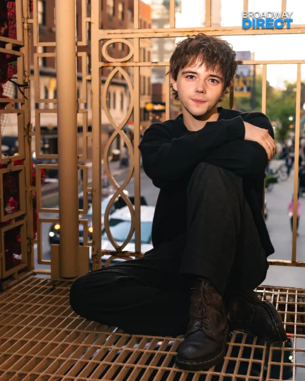 franphobic's tweet photo. dude the guy who played orpheus in the 2025 broadway production of hadestown looks exactly like timouxi cha le mei https://t.co/uTl52JPgKY