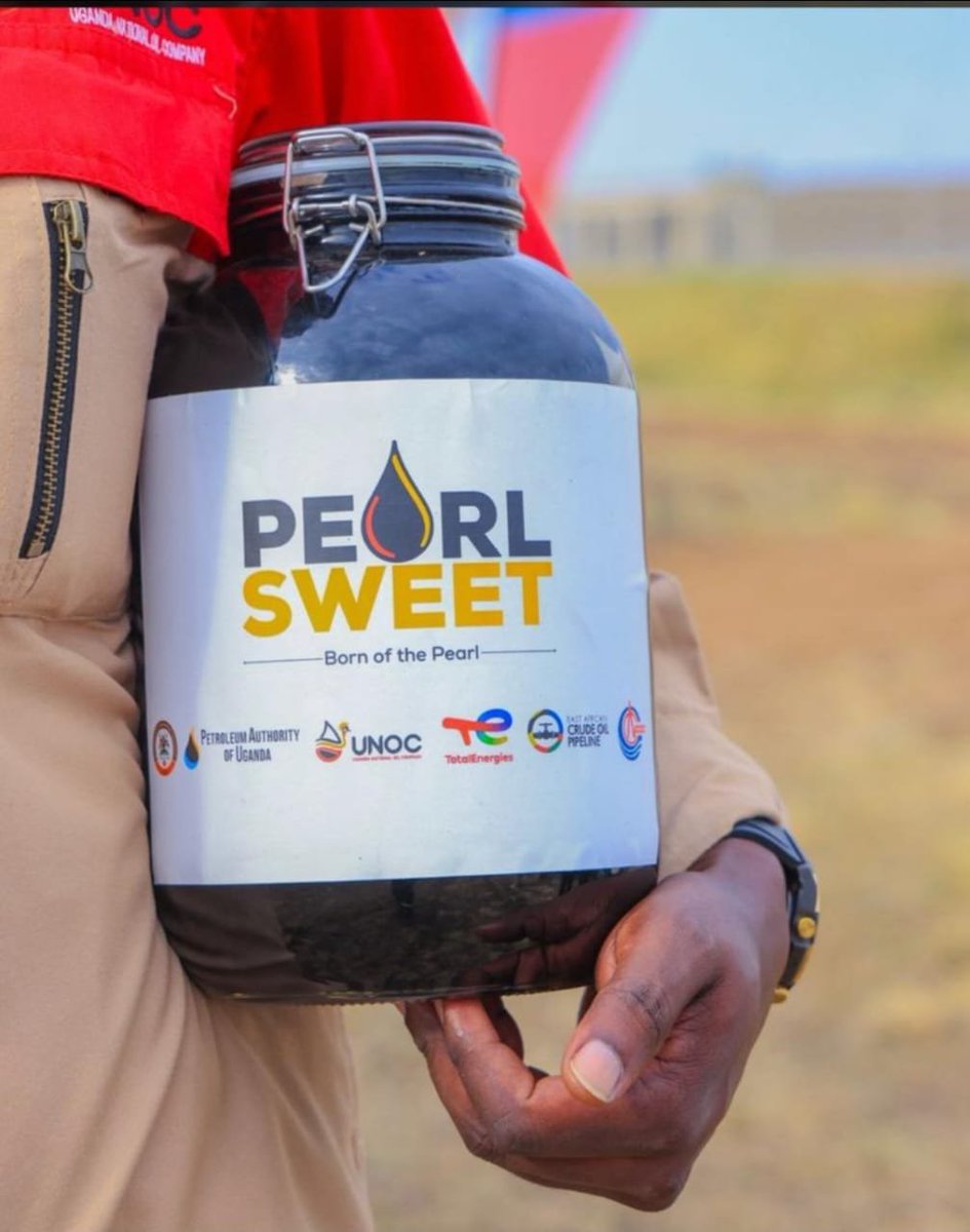 besiandrew's tweet photo. So today, at Kingfisher in Hoima, Uganda's tradeable crude oil was given the name #PearlSweet by Pres. @KagutaMuseveni. 

Congratulations are in order. https://t.co/60Jf2tvsQg