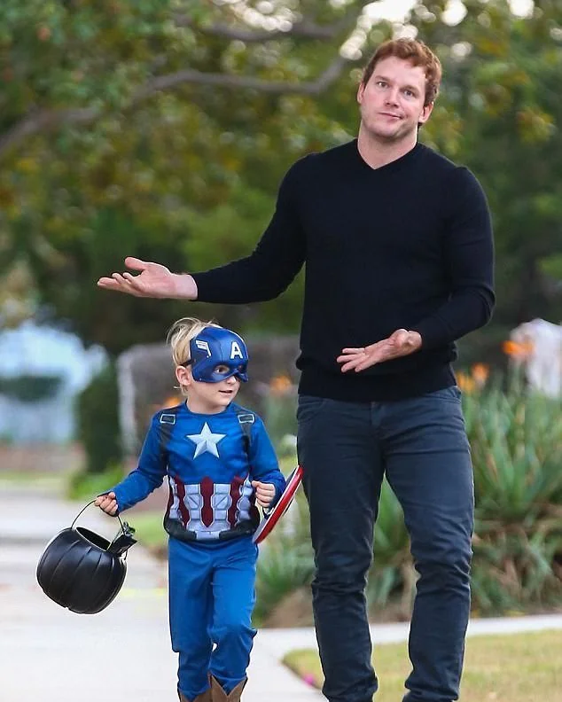 AcervoCharts's tweet photo. Chris Pratt não é o super-herói favorito do próprio filho. https://t.co/W1iH4MqRrg