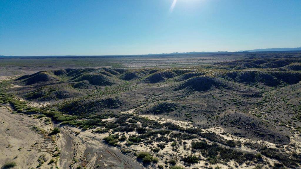 bowcore79's tweet photo. Imagine your own 219-acre West Texas retreat��� 🌌 Rugged desert terrain, dramatic mountain views, and some of the darkest skies in Texas

https://t.co/hVYRJwm9gu

#PresidioTX #TexasLand #RanchProperty #OffGridLiving #Stargazing #LandBuyer https://t.co/AwHHl6zQqz