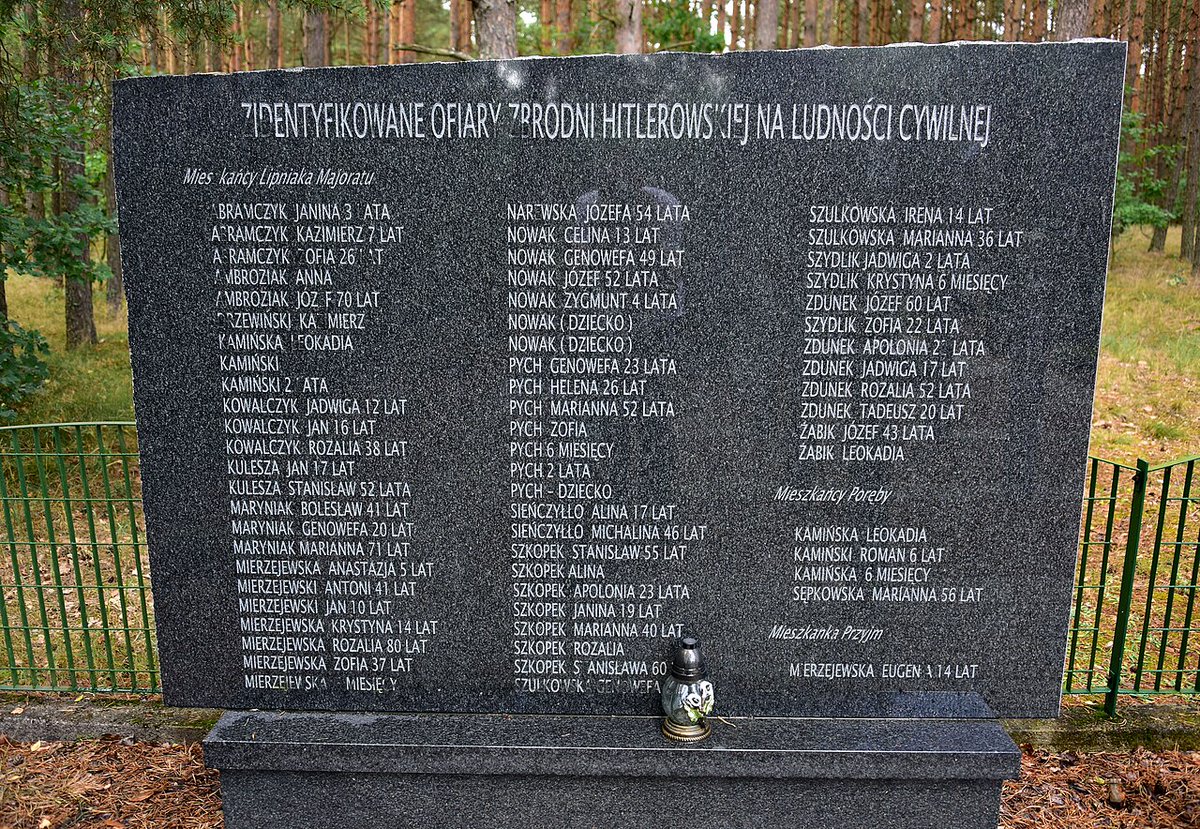 Jan34733995's tweet photo. 02.09.1944 r. - wycofujące się na zachód oddziały Wehrmachtu zamordowały 448 osób we wsi Lipniak - Majorat koło Wyszkowa.

Był to odwet za akcje bojowe, przeprowadzone przez partyzantów Armii Krajowej z Puszczy Białej.

Martyrologia Wsi Polskiej...

Była to jedna z najkrwawszych akcji pacyfikacyjnych przeprowadzonych przez Niemców w okupowanej Polsce.

"Czyste ręce" Wehrmachtu...

https://t.co/J6d38iHBh7