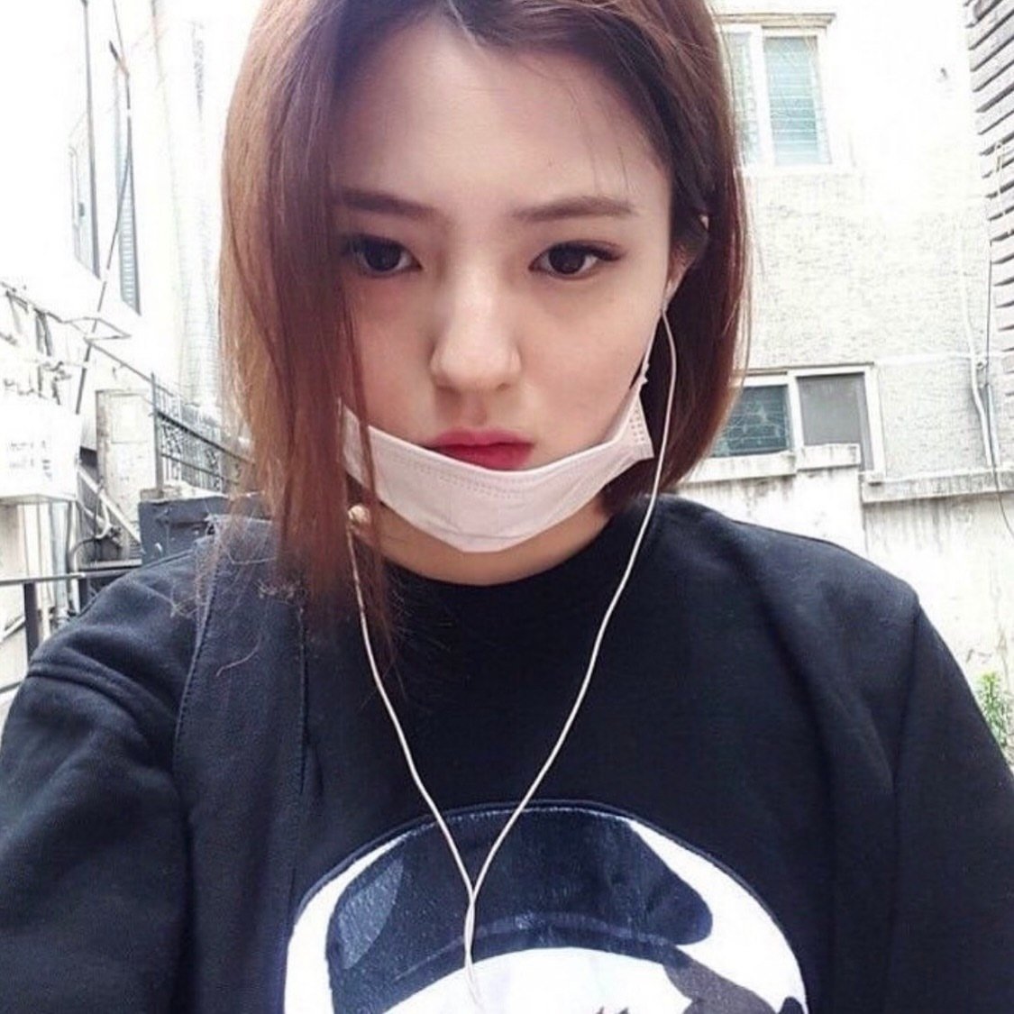 562side's tweet photo. OP bilang kl vibes han sohee zaman “junk” itu bener-bener nggak ada obat 

“junk” adalah username media sosial han sohee sebelum debut

sohee pernah bercerita bahwa dia membuat username itu dengan arti "tempat pembuangan emosi/sampah emosional"

OP berpendapat kl han sohee tau banget apa yang cocok buat dirinya dan cara mengekspresikannya yang keren serta anti-mainstream 

setuju banget sih!!! vibes han sohee ini emang terlihat berbeda jika dibandingkan dengan aktris korea lainnya