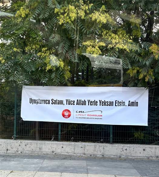 eunaldonmez's tweet photo. yaptıkları dark mizah seviyeleri havaya uçurttu https://t.co/xmrtOi7ZK5