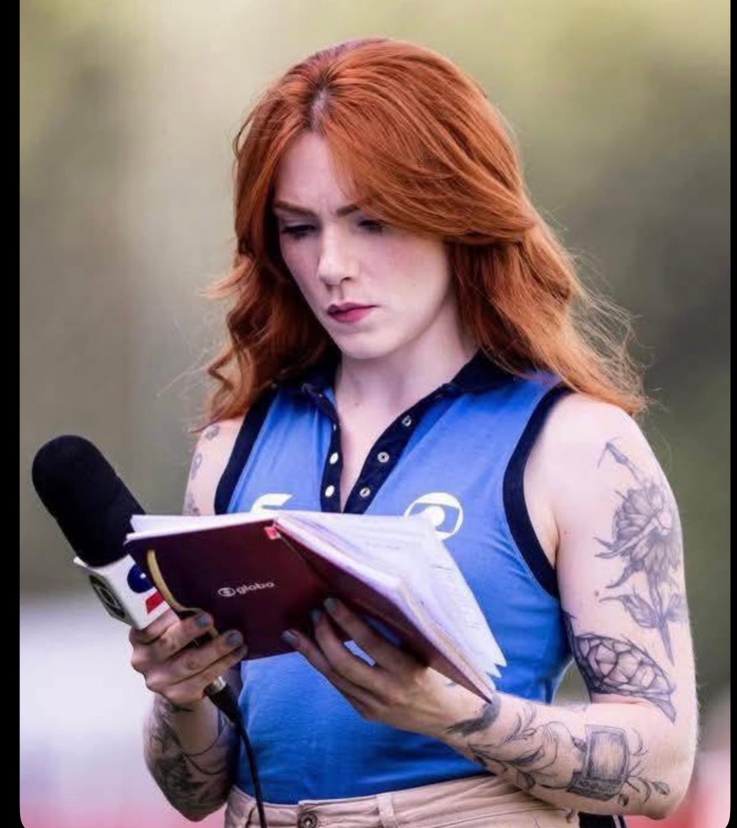 poisonjaccks's tweet photo. descobrir a existencia dessa reporter da globo esporte ruiva e tatuada mudou a minha vida, estou completamente fascinada pela mariana https://t.co/mzYbR4uRDq