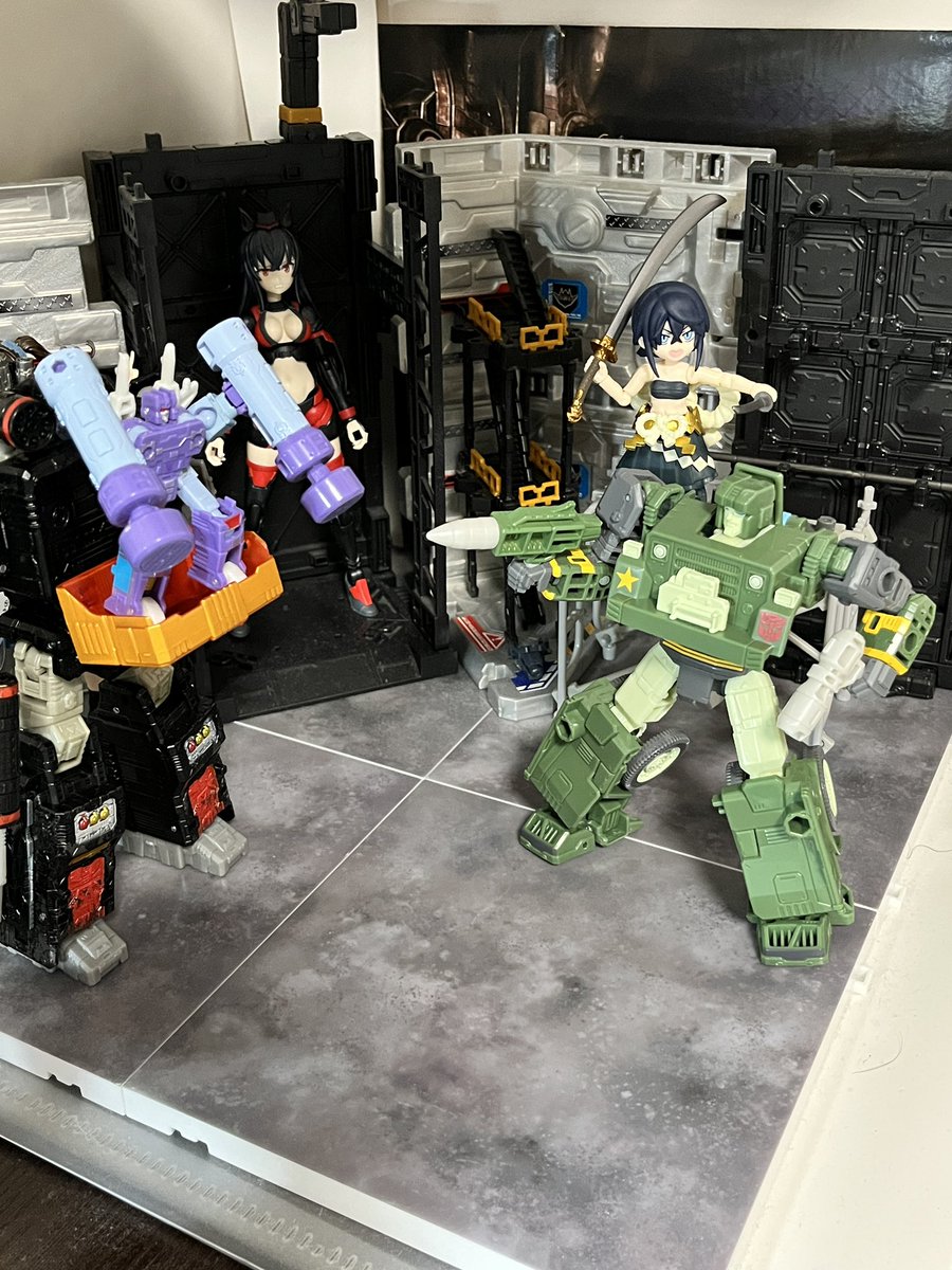 kunai_wolf's tweet photo. トランスフォーマー
帰りにハウンドが残ってたので購入。
てごろなハウンドが手に入ってうれしい。
不満点は足先が外れやすい、肩キャノンの固定がゆるいこと。
肩キャノンは手に持たせて置くか。 https://t.co/H1ZLen2xom