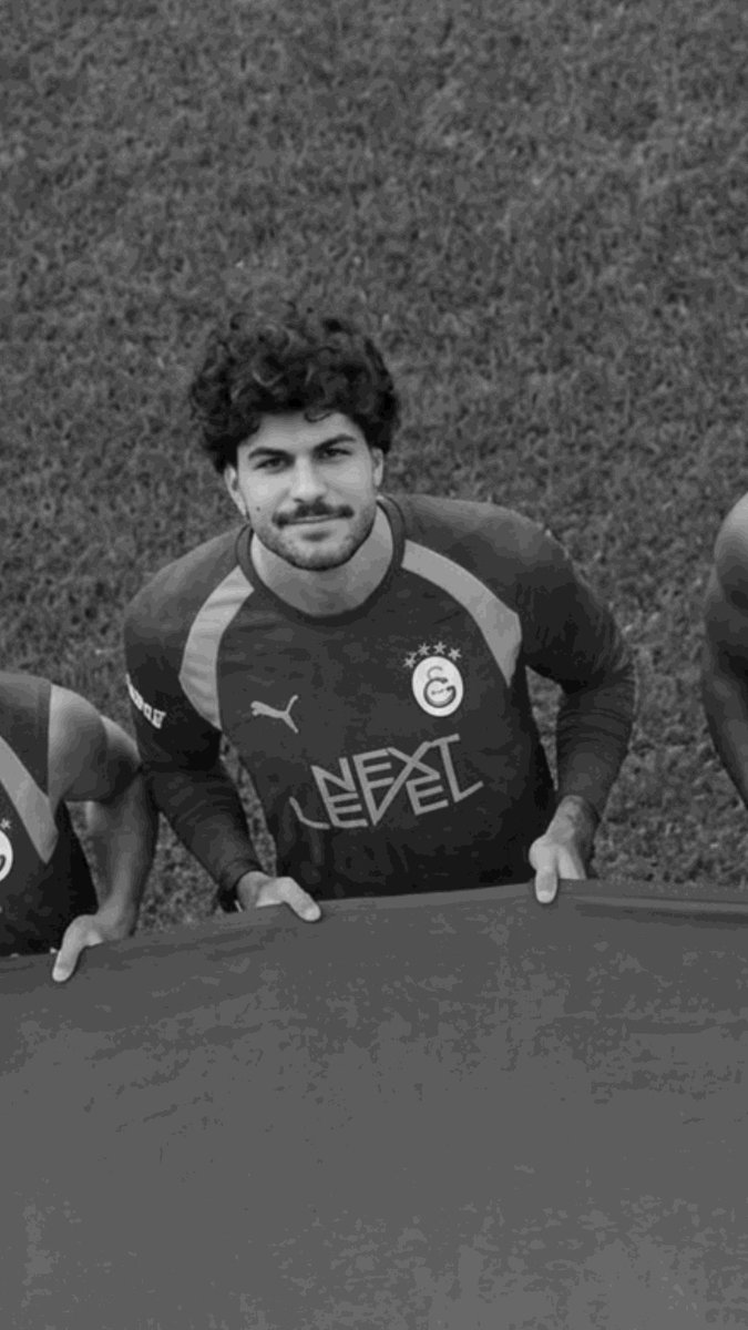 erencibirisi's tweet photo. Gözleri...🖤 https://t.co/K8cRPGv1Cf