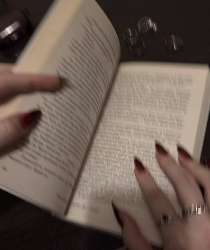 AlejaReads's tweet photo. literature is the art of making people dream while they are awake.>>> https://t.co/z0hZcJrUC4