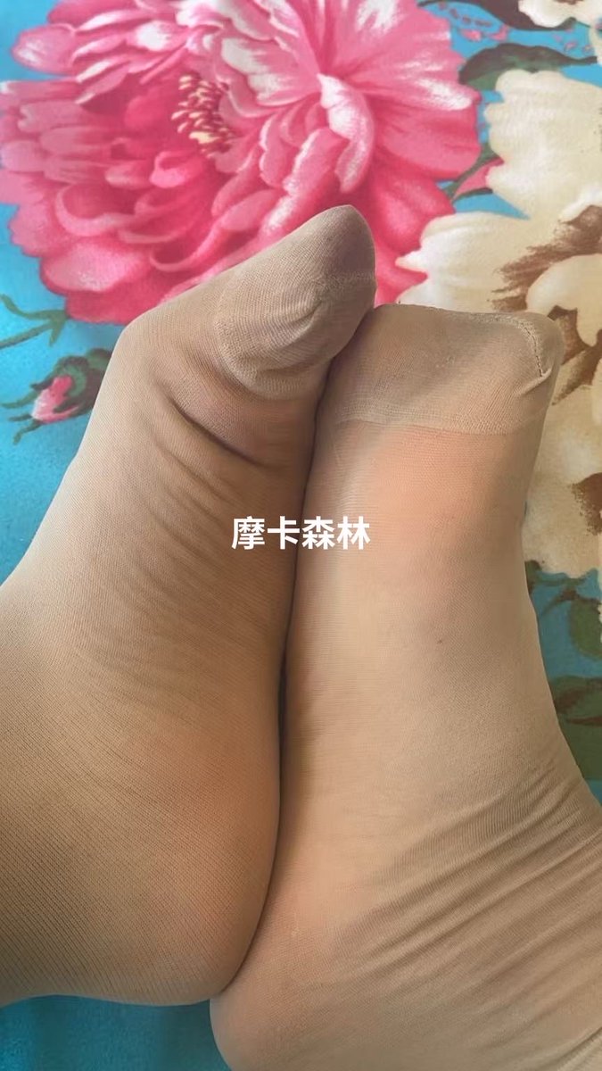 acU2dniVgGKICPU's tweet photo. 酸臭肉丝，天鹅绒短丝很能吸味，套着也爽。 https://t.co/nvYcFl2mPL
