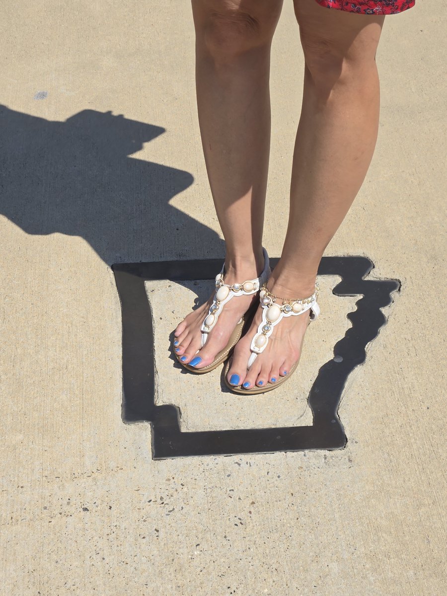 PrettyVAFeet's tweet photo. Team Texas, Team Arkansas, or neither? :)
#feet #foot #blue #toes #strappy #sandals #tstrap #topoffeet #feetworship #feetfetish #prettyfeet #footfetısh #flatsandals #anklet #texas #arkansas #public #outdoor https://t.co/ZOoYQUam6x
